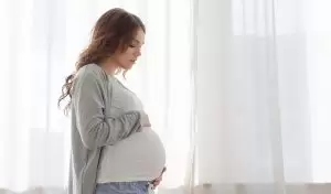 Hamilelikte Karın ve Kasık Ağrısı: Normal mi, Tehlikeli mi?