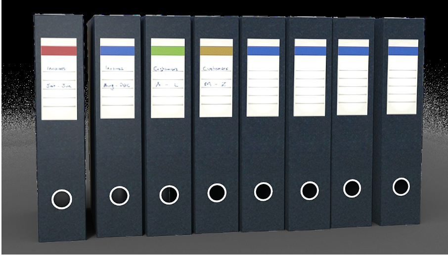 Няколко папки за архивиране на документи, подредени една до друга.